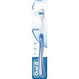 OralB Indicator 1-2-3 35mm Οδοντόβουρτσα χειρός Μέτρια, Εργονοµικά σχεδιασµένη λαβή για άνεση και έλεγχο, 1 τεμαχιο