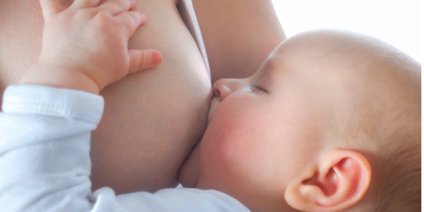 Μητρικός θηλασμός: Τα οφέλη του για τη μητέρα και το μωρό.